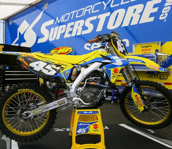 Craft Suzuki graphics with originality in designs